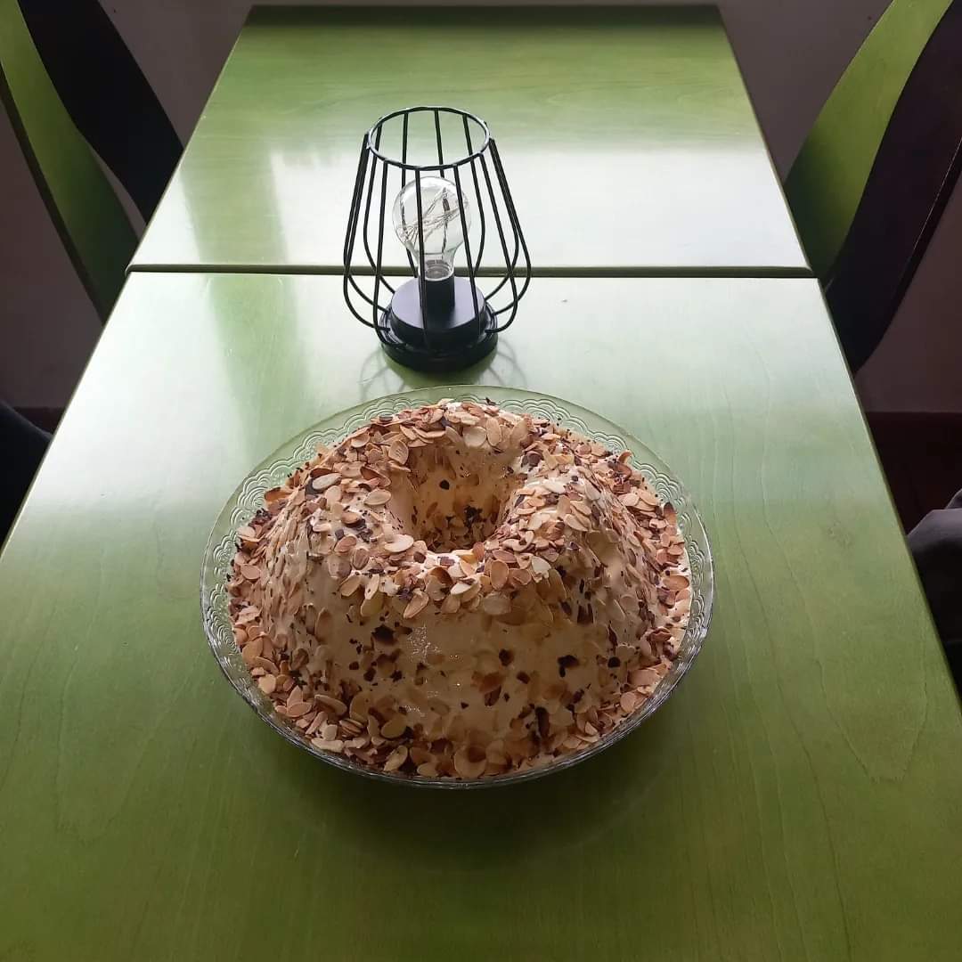 Molotoff com doce de ovos e amendoas 